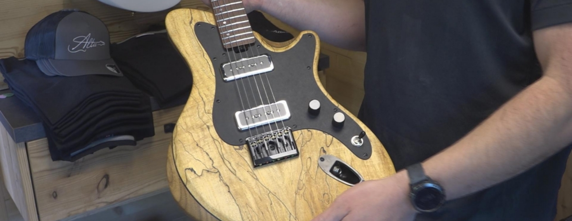 Altis Guitares : des guitares artisanales à Montbonnot